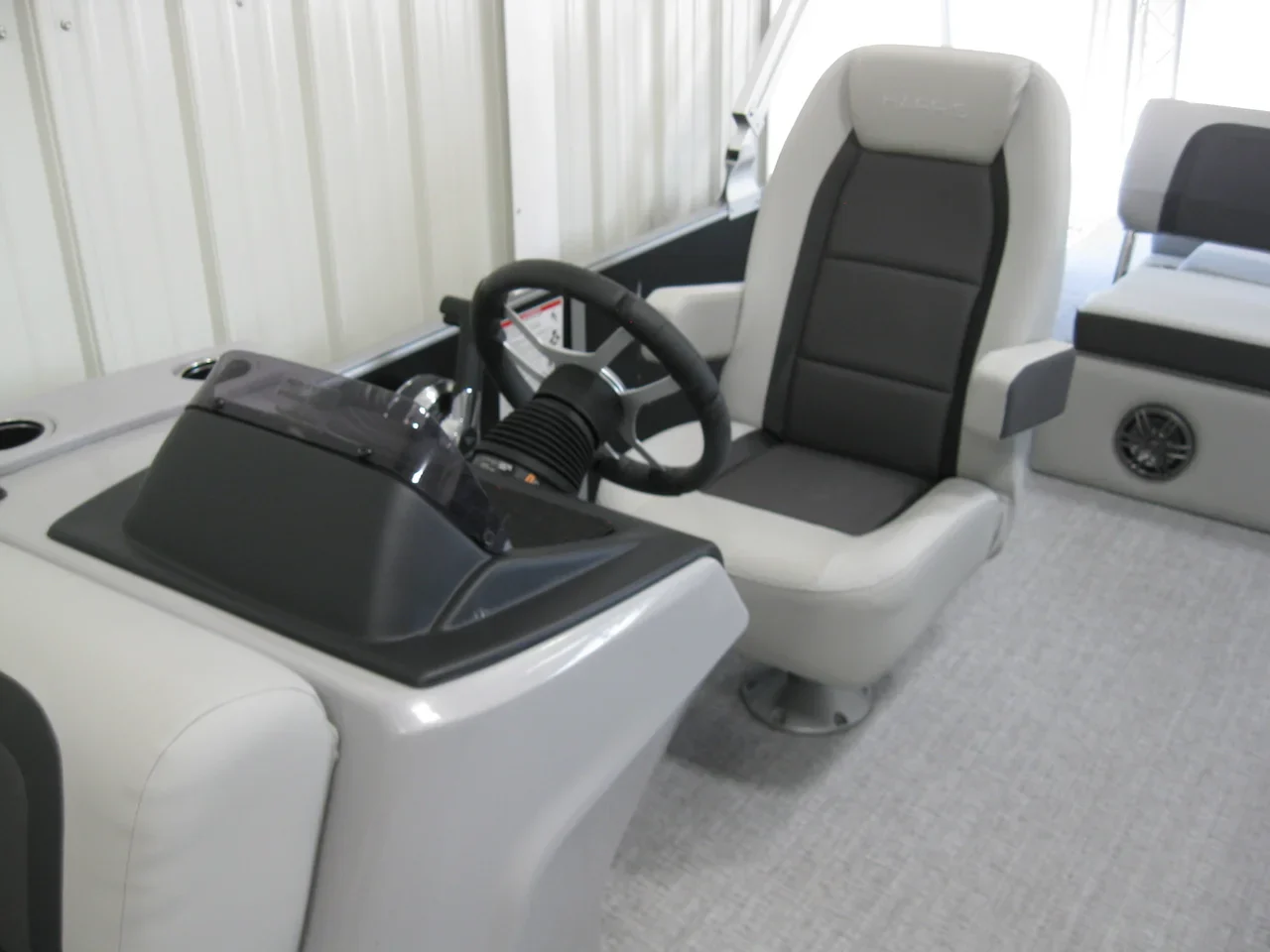 Harris 230 Cruiser Tri-Toon 2025 - Image 5