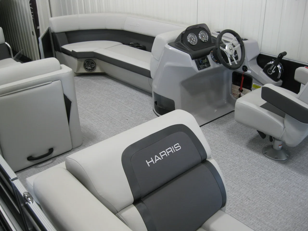 Harris 230 Cruiser Tri-Toon 2025 - Image 10