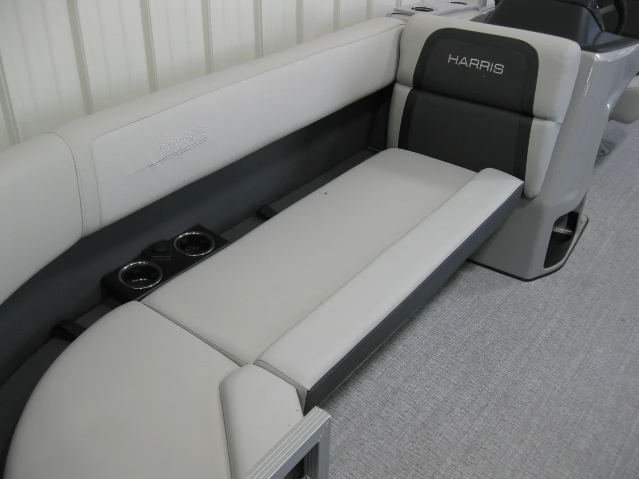 Harris 230 Cruiser Tri-Toon 2025 - Image 4