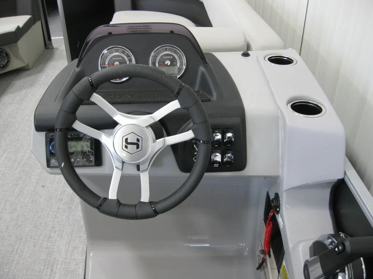 Harris 230 Cruiser Tri-Toon 2025 - Image 6