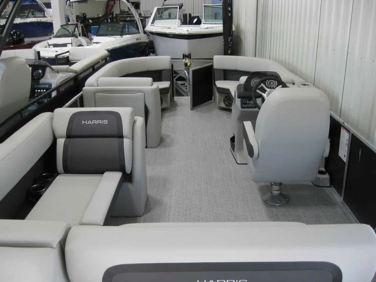 Harris 230 Cruiser Tri-Toon 2025 - Image 9