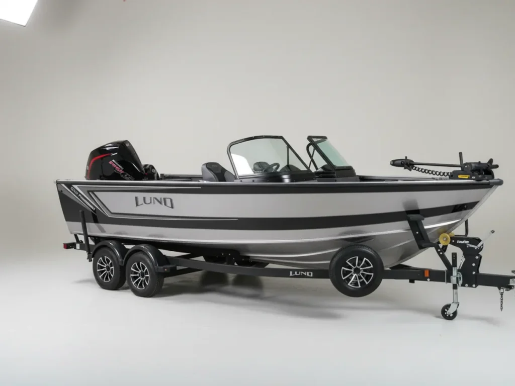 Lund 2075 Fisherman 2026 À Vendre – Mercury 200 Pro XS DTS avec Pro Kicker 15 HP | Bateau de Pêche Multi-Espèces Premium